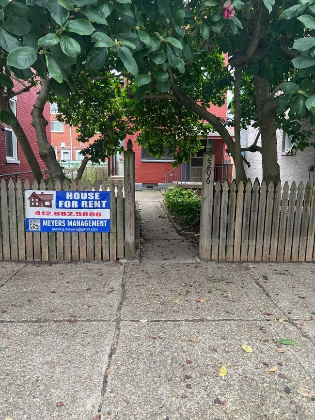 Photo - 2206 Sarah St House