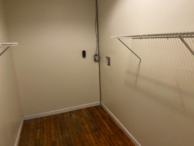 Building Photo - 1417 Kemper St