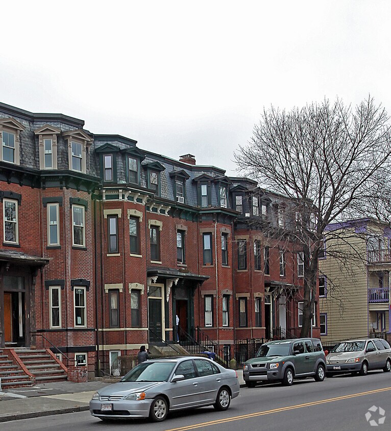 Foto del edificio - 100 Pleasant St