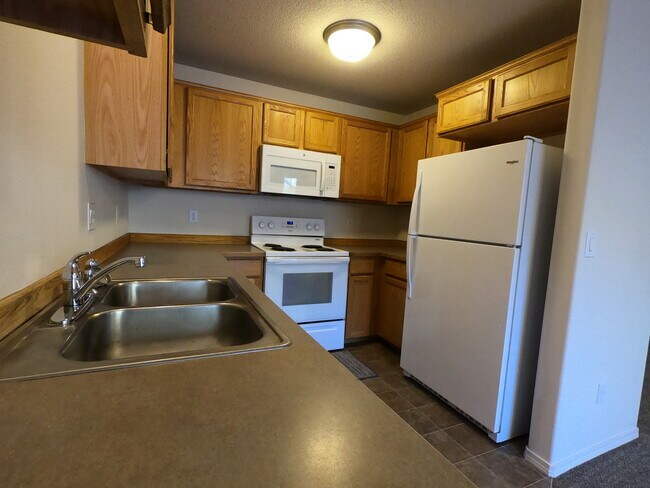 Kitchen - 1653 NE Lotus Dr