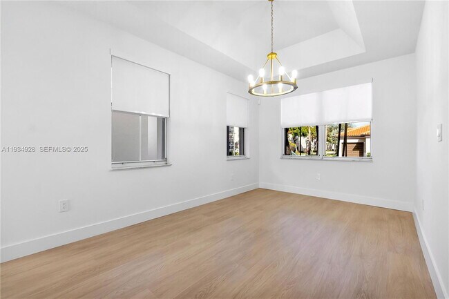 Foto del edificio - 8354 NW 142nd St