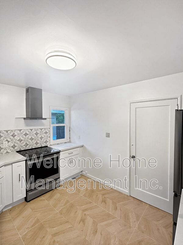 Foto del edificio - 5808 Estates Dr