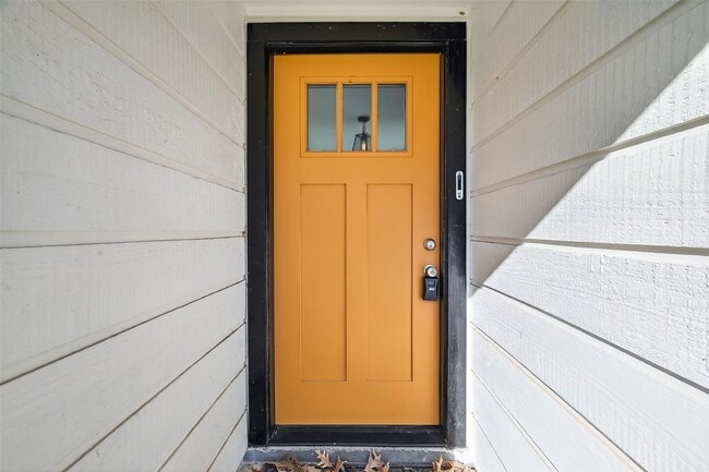 Building Photo - 23567 Pine Forest Dr