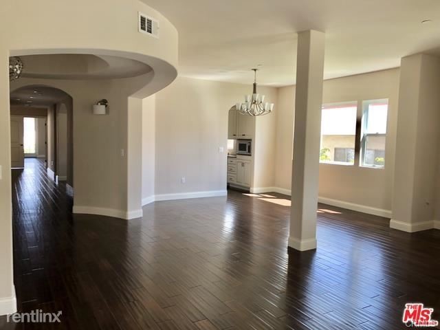 Building Photo - 3 br, 2 bath House - 320 S Swall Dr Apt 3