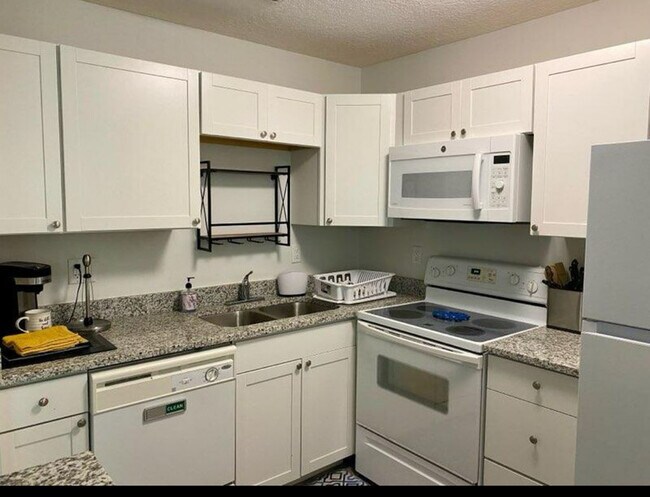Foto del edificio - 97 Spring Lake Dr