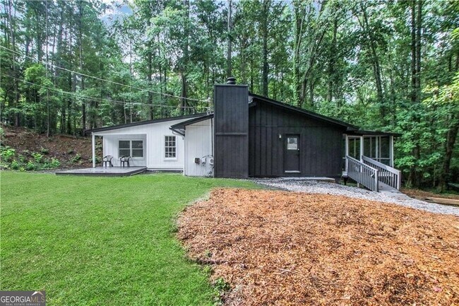 Building Photo - 3340 Riviera Dr