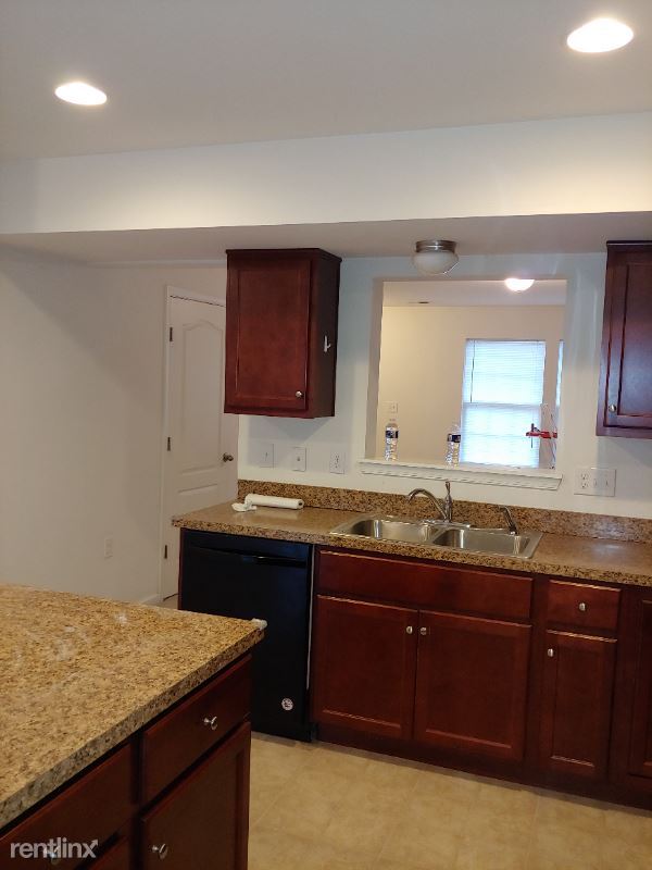 Building Photo - 3 br, 2.5 bath Townhome - 18 Teakwood Dr