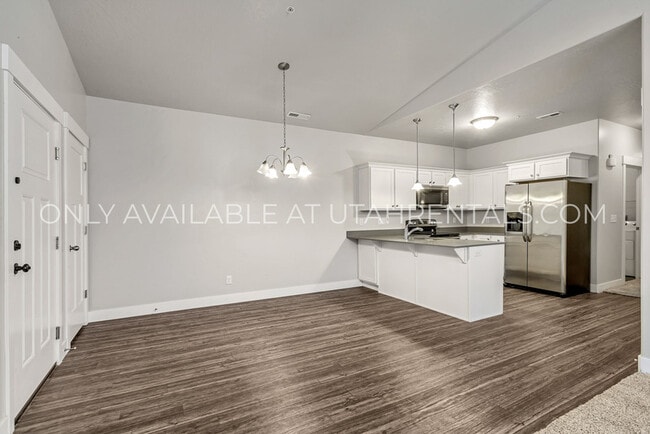 Building Photo - 97 W Silver Springs Dr