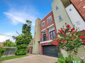 Building Photo - 321 E 20th St