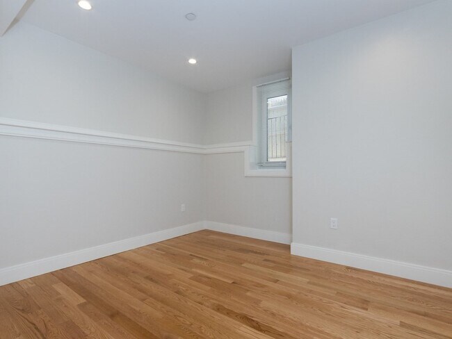 Building Photo - 5 Tovar St