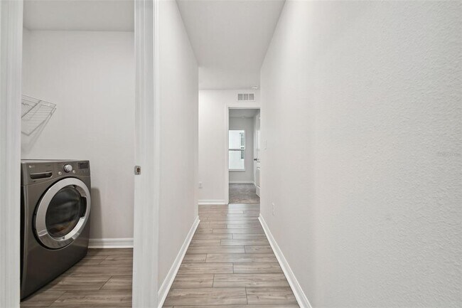 Foto del edificio - 30067 Fedora Cir