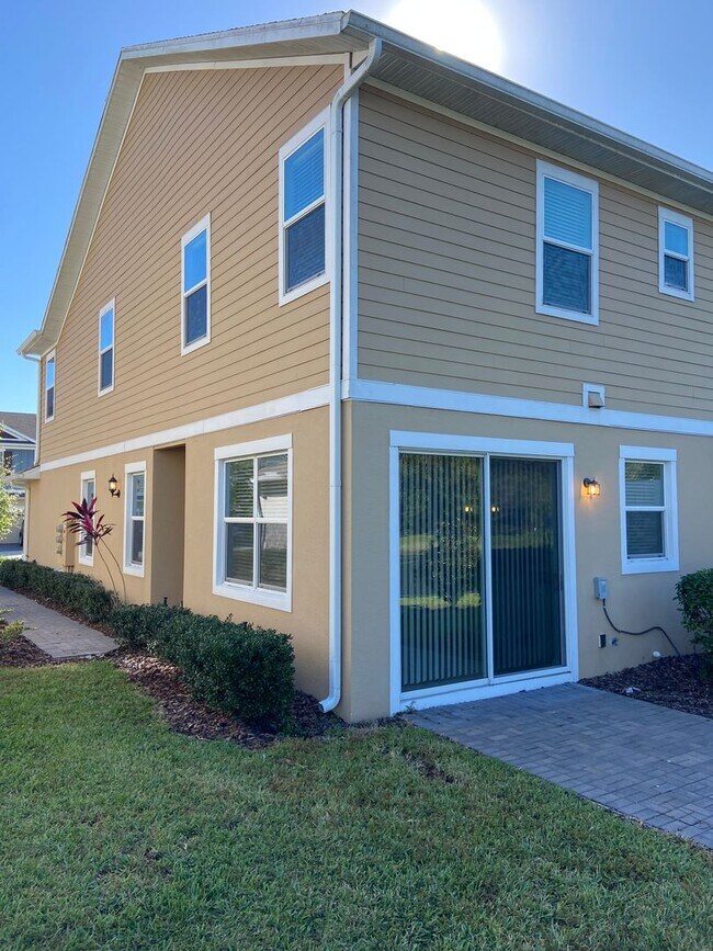 Building Photo - Corner Unit 3BD/2.5BA Townhome in Goldenrod Reserve in Orlando FL!