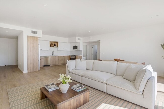 Interior Photo - 3844 W 27th St