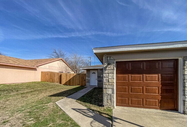 Foto del edificio - 2208 Shoemaker Dr