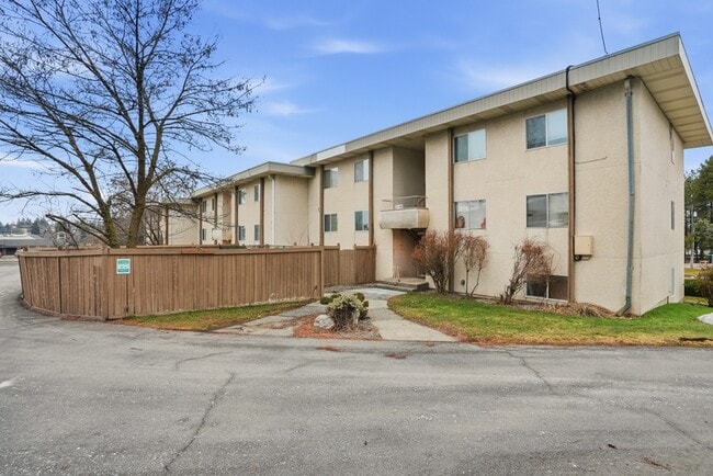 Building Photo - 3102 E 27th Ave