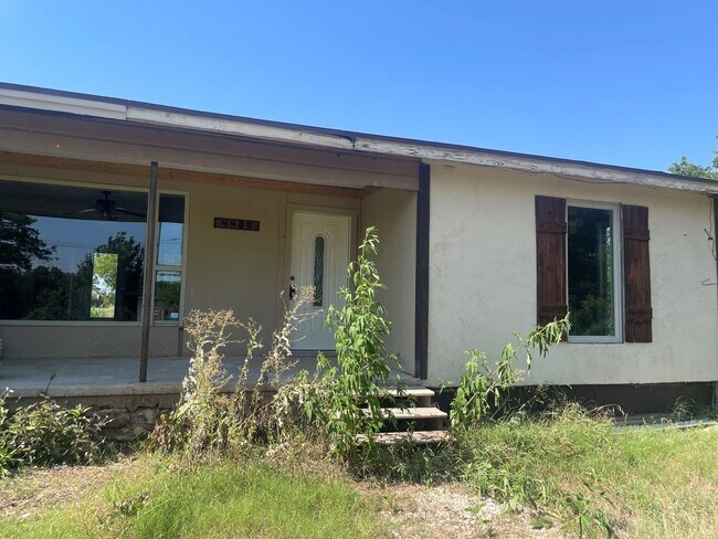 Foto del edificio - 4 Bedroom, 2 Bathroom Home w/ Bonus Room