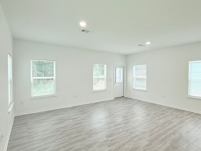 Foto del edificio - 6329 Long St