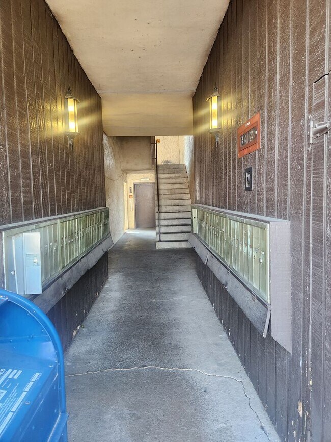 Building Photo - Charming 1 bedroom 1 bath condo in St. Mat...
