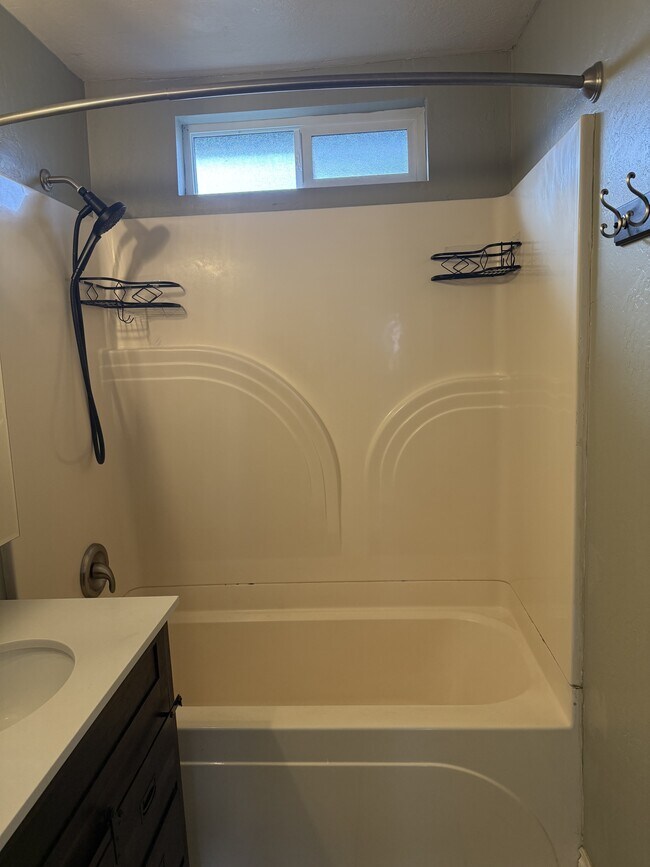 Building Photo - 447 N 5th St