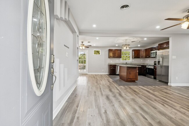 Foto del edificio - 102 Warren Pl