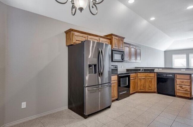 Kitchen - 2013 Cattle Creek Rd