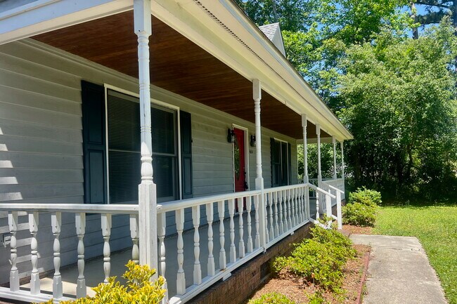 Foto del edificio - 4614 Masonboro Loop Rd