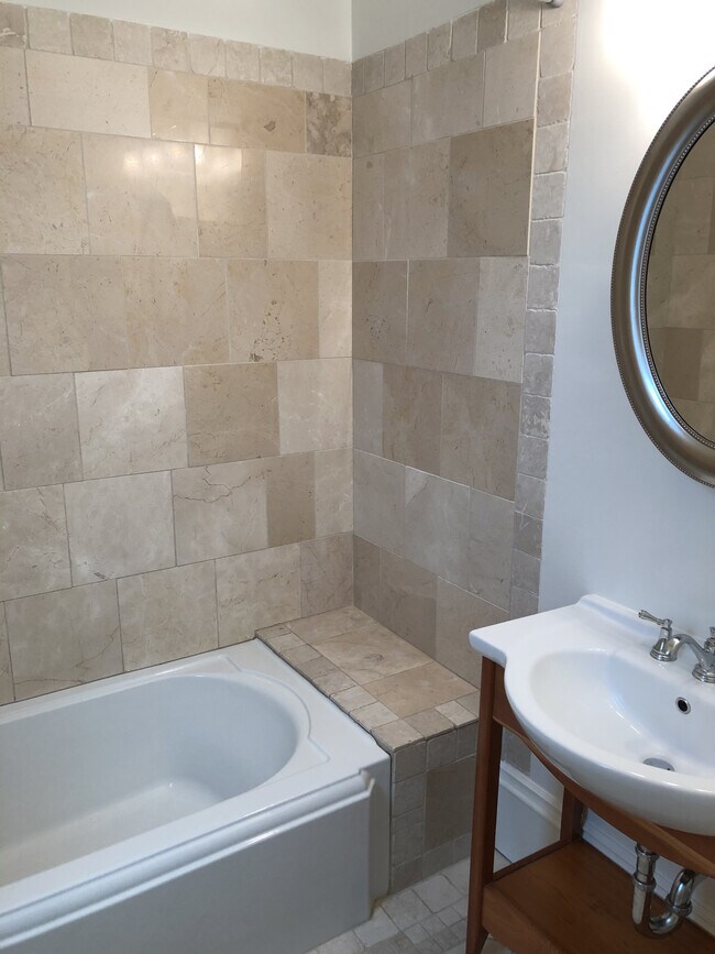 Baño - 155 Buchanan St