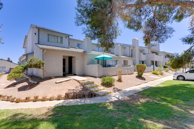 Building Photo - Charming 2 Bed, 2 Bath Condo with Fireplac...