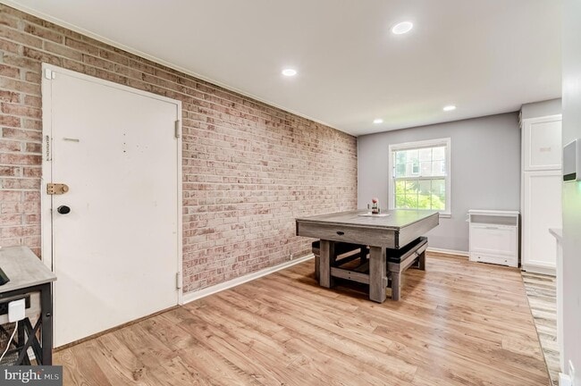 Foto del edificio - 6012 Westchester Dr