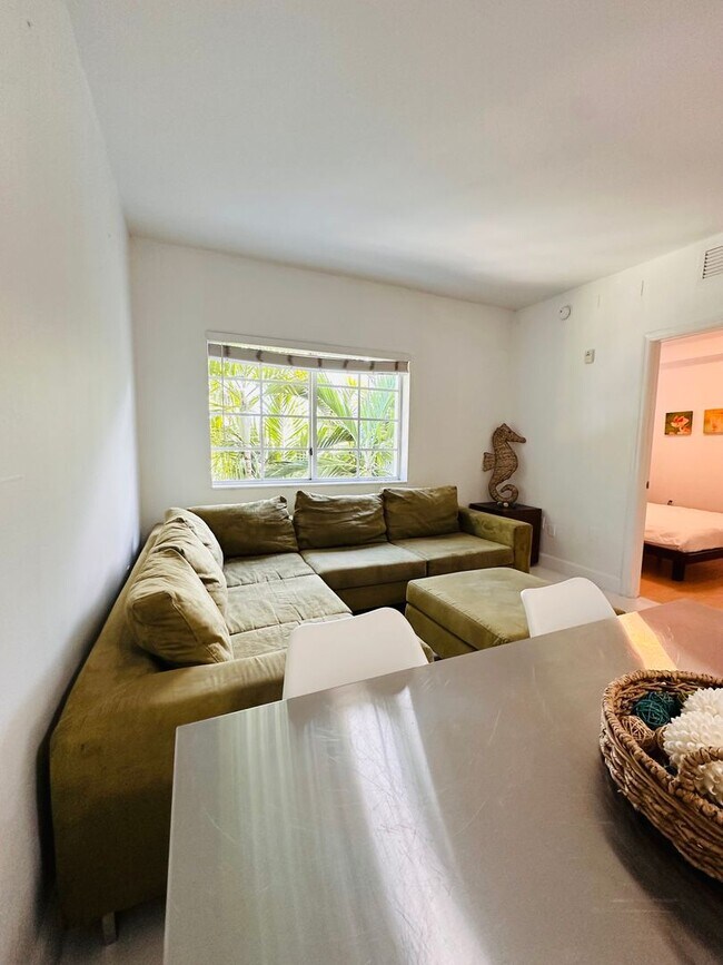 Building Photo - Bright and furnished 1/1 in classy remodel...