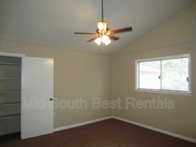 Building Photo - 4284 Merlcrest Cove