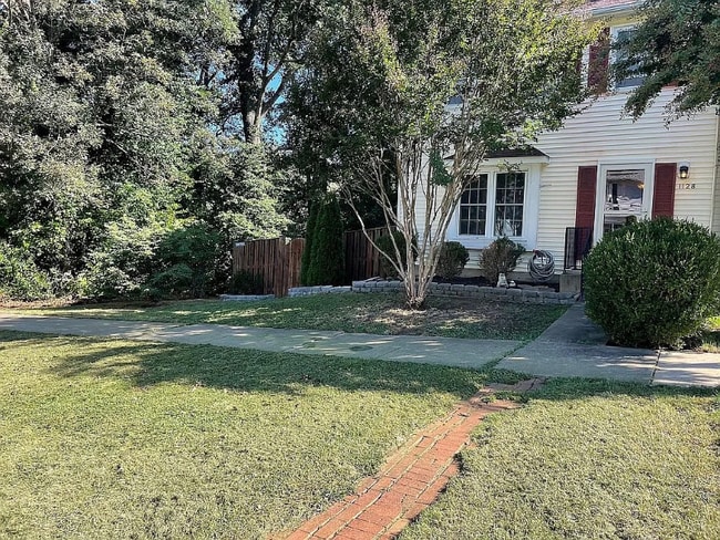 Building Photo - 30 Old Mill Bottom Rd N