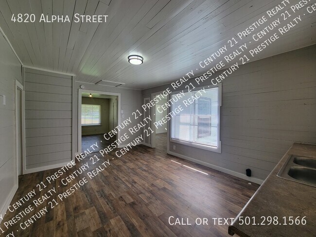 Building Photo - 4820 Alpha St