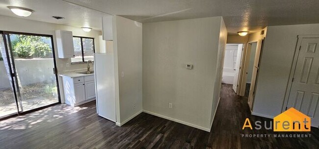 Building Photo - Fully Remodeled Duplex Available Now!