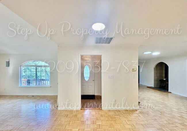 Foto del edificio - 21767 Longeway Rd