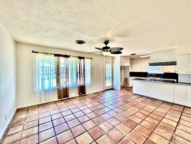 Foto del edificio - 611 Wilshire Pl