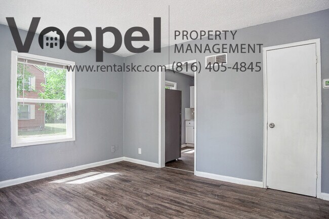Building Photo - 2 Bedroom 1 Bath Remodeled Duplex