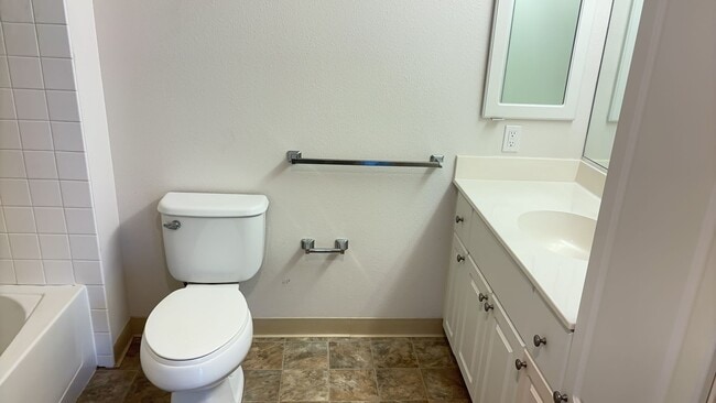 Building Photo - 801 South St