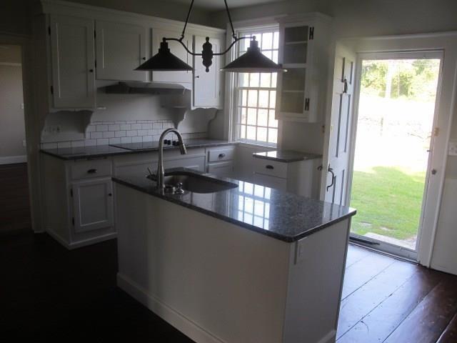 Foto del edificio - 4 Limerock Rd