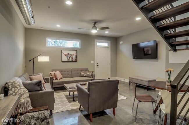 Building Photo - 2 br, 2.5 bath Condo - 1023 Dickerson Pike