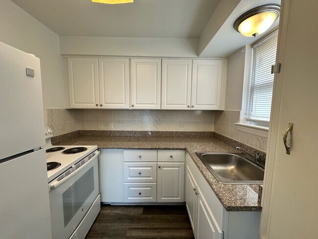granite counters, new floors - 301 W 39th St