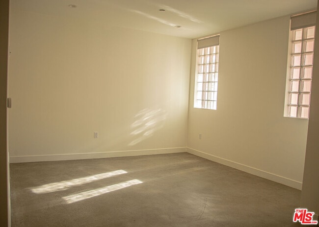 Building Photo - 4826 Franklin Ave