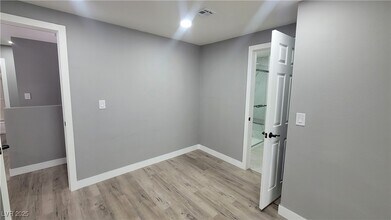 Building Photo - 2600 Sidonia Ave