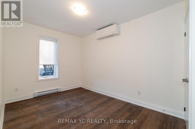 Building Photo - 673 Danforth Ave