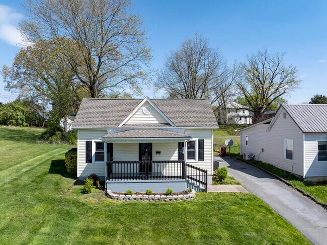 Foto del edificio - 220 Highland Ave