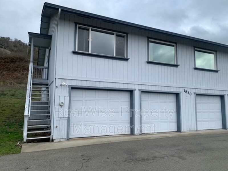 Primary Photo - 1820 NE Foothill Blvd