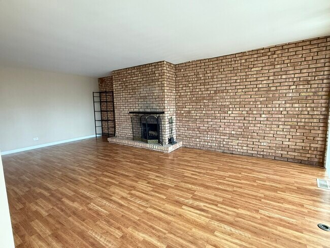 Foto del edificio - 5500 Hillcrest Ln