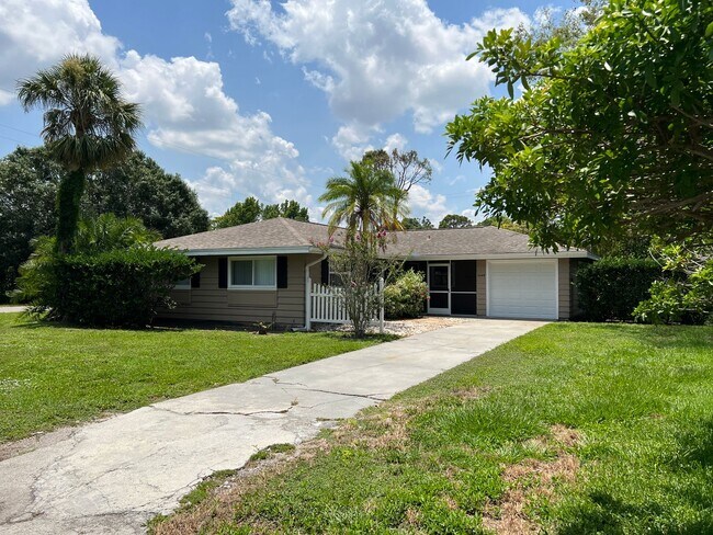 Foto del edificio - 3 Bedroom 2 Bath Single Family Home w/Gara...