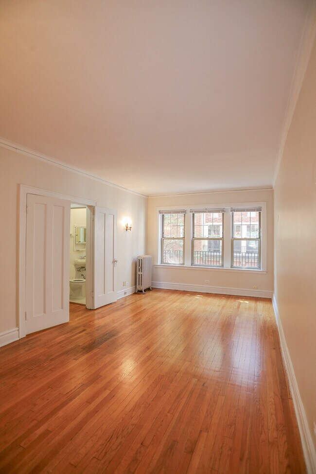 Building Photo - 5726 S Blackstone Ave
