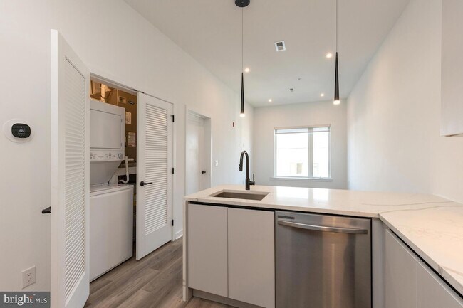 Foto del edificio - 3120 W Jefferson St